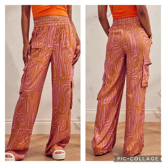 Urban Outfitters Pants - Urban Outfitters UO Sophie Pink Wavy Print Pull On Cargo Pants Size XS